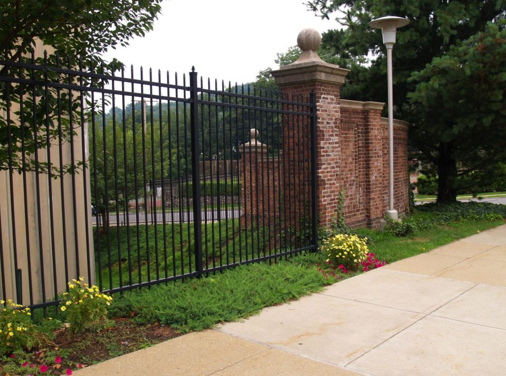 this is a picture of installed fence in Fullerton, CA