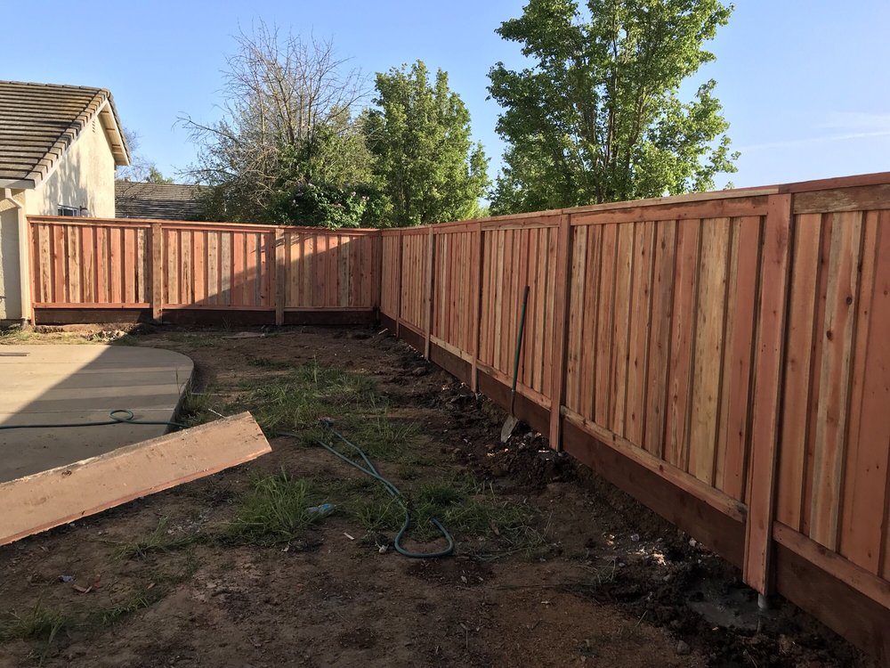 an image of Roseville redwood fence